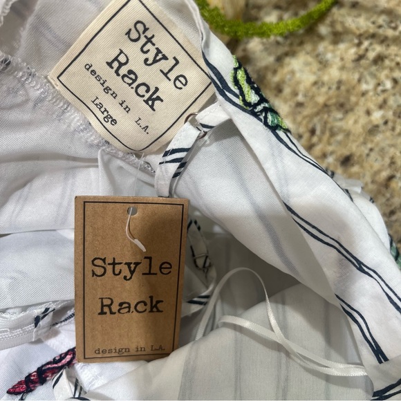 Style Rack Very Rosey White Navy Striped Romper Large - Picture 9 of 13